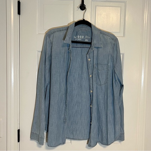 GAP Tops - Gap | Women’s Icon Boy Shirt, Button-Down, Chambray - EUC